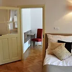 Hotel Santi