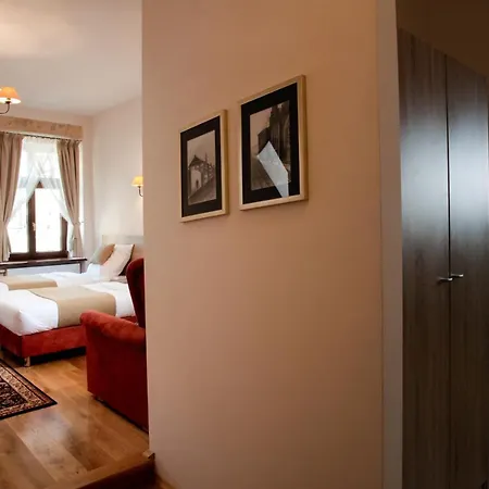 Hotel Santi