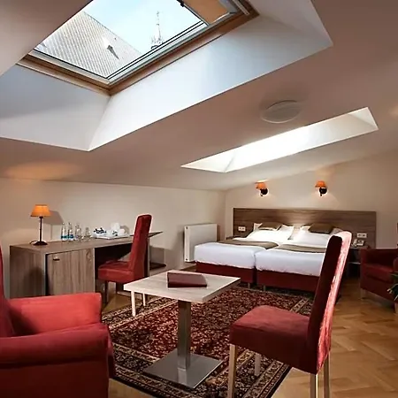 Otel Santi