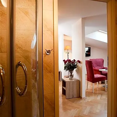 Santi Otel