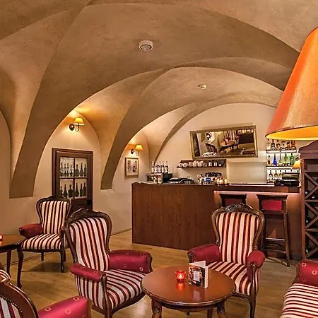 Otel Santi